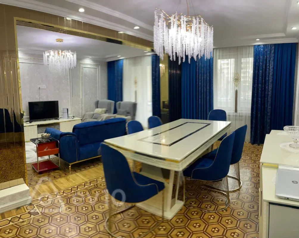 Satılır 5 otaqlı köhnə tikili 120 m²