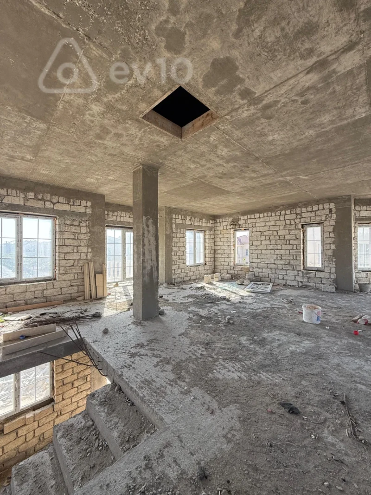Satılır 5 otaqlı həyət evi 290 m²