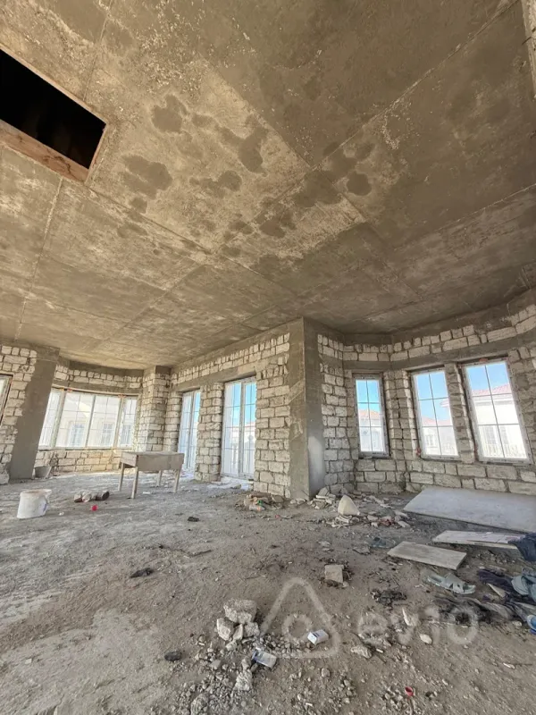 Satılır 5 otaqlı həyət evi 290 m²