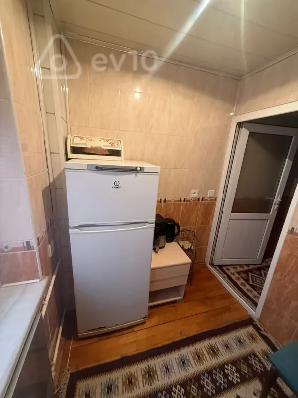 Kirayə verilir 2 otaqlı köhnə tikili 45 m²