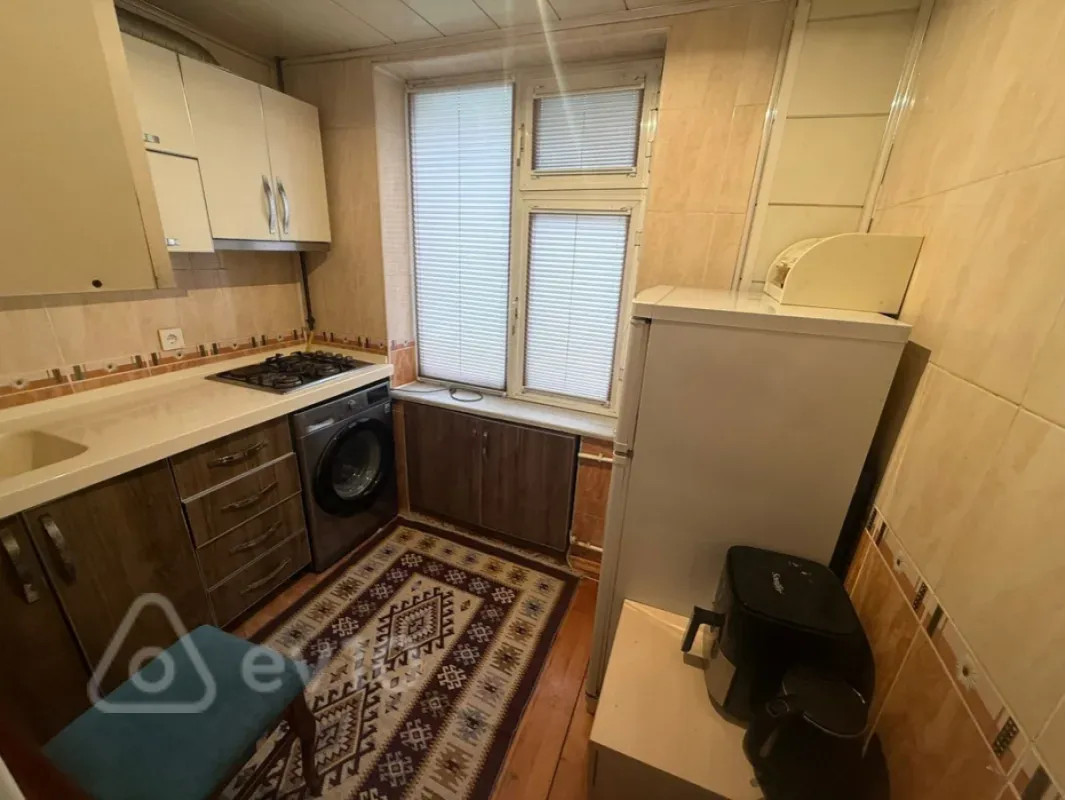 Kirayə verilir 2 otaqlı köhnə tikili 45 m²