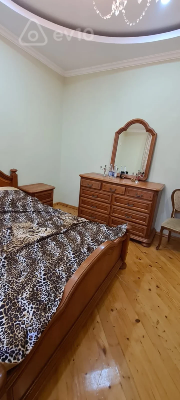 Satılır 6 otaqlı həyət evi 480 m²