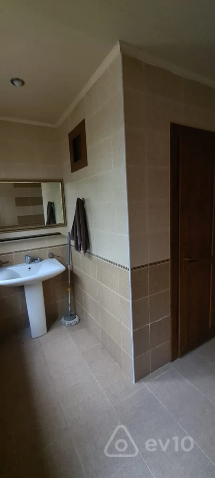 Satılır 6 otaqlı həyət evi 480 m²