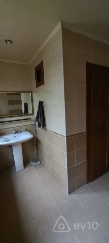 Satılır 6 otaqlı həyət evi 480 m²