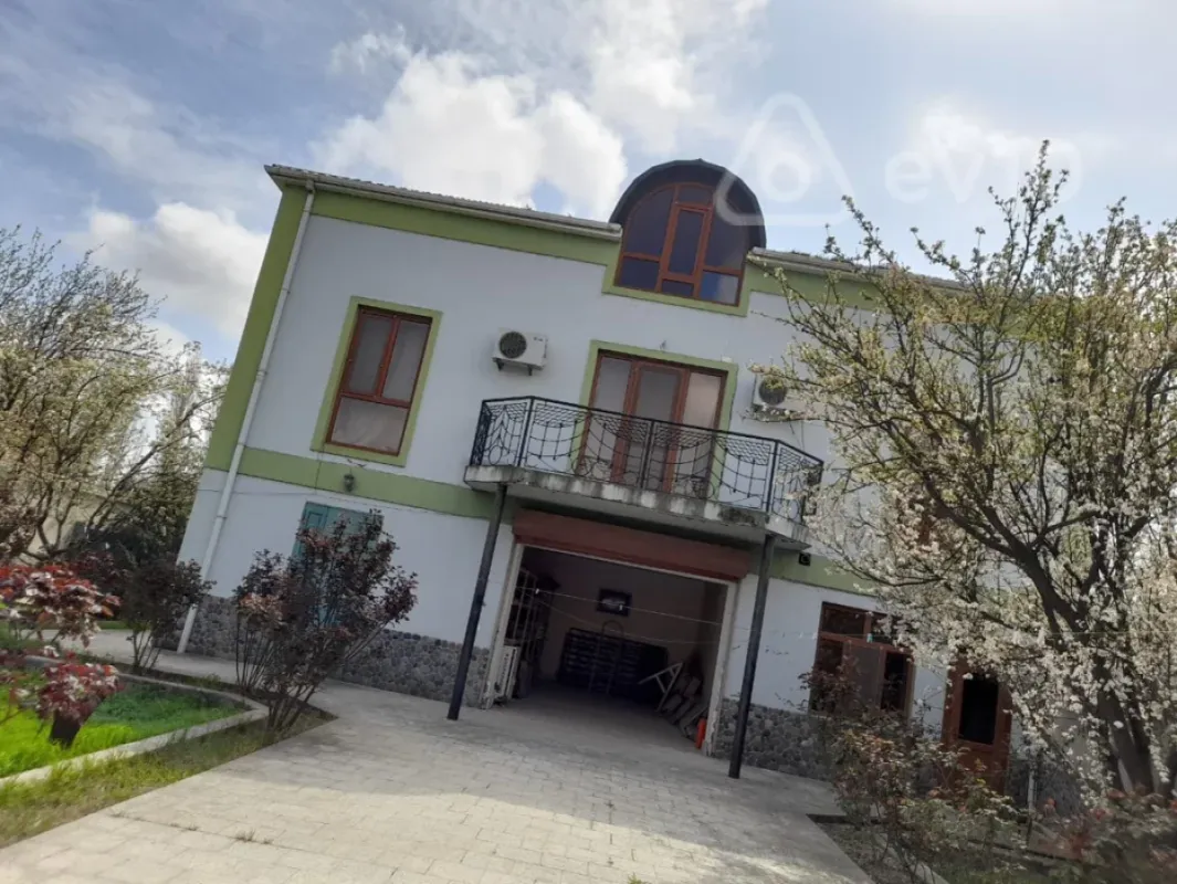 Satılır 6 otaqlı həyət evi 480 m²