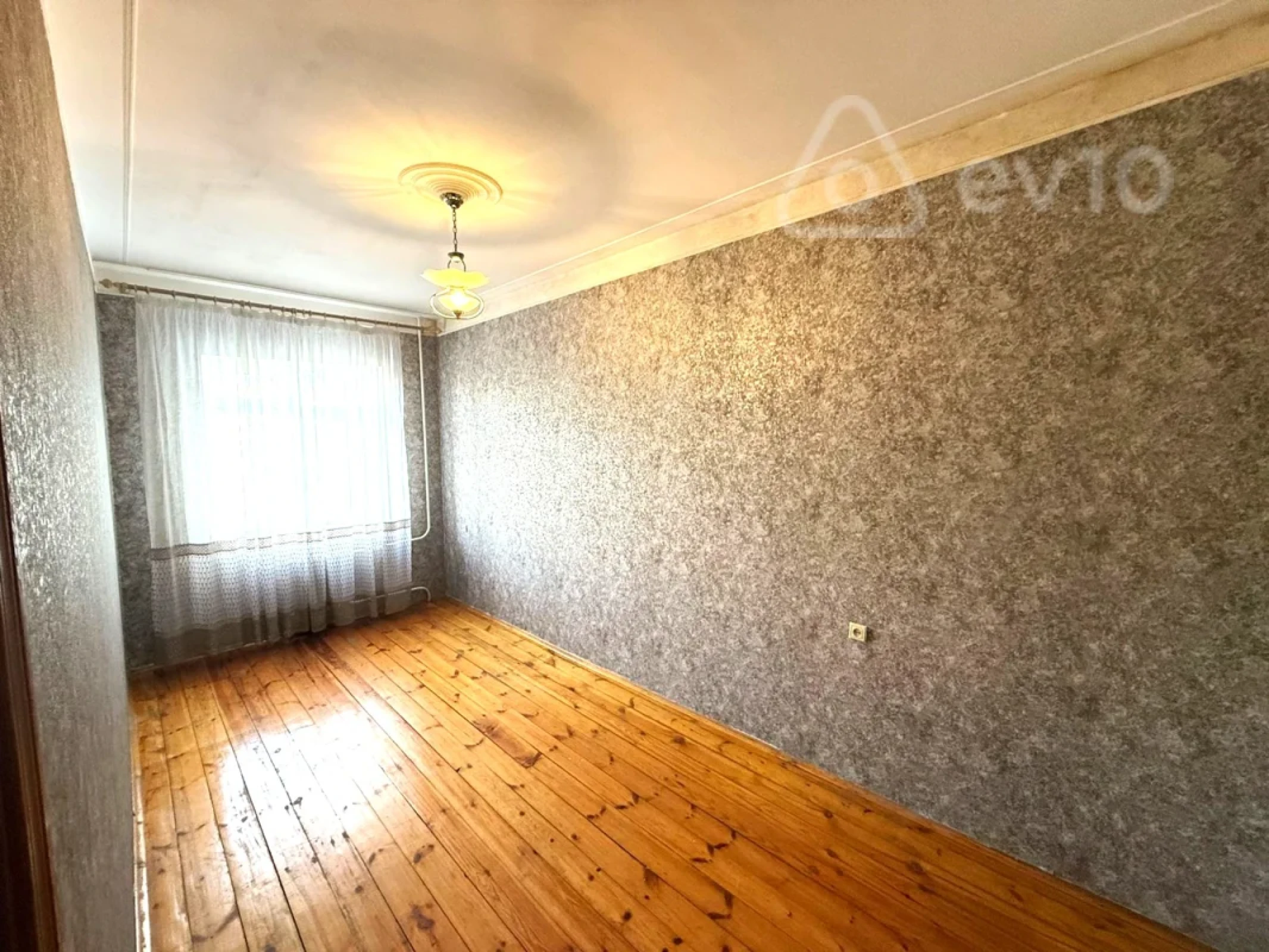 Kirayə verilir 3 otaqlı köhnə tikili 95 m²