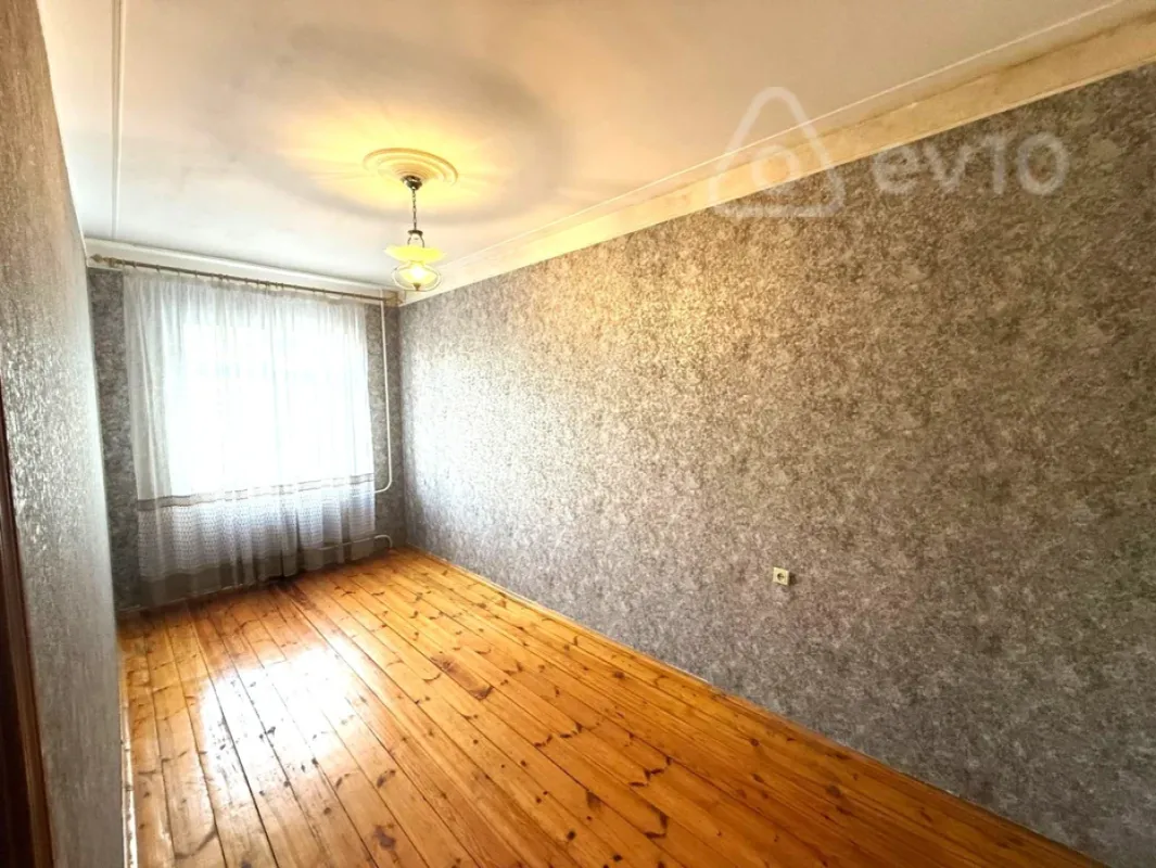 Kirayə verilir 3 otaqlı köhnə tikili 95 m²