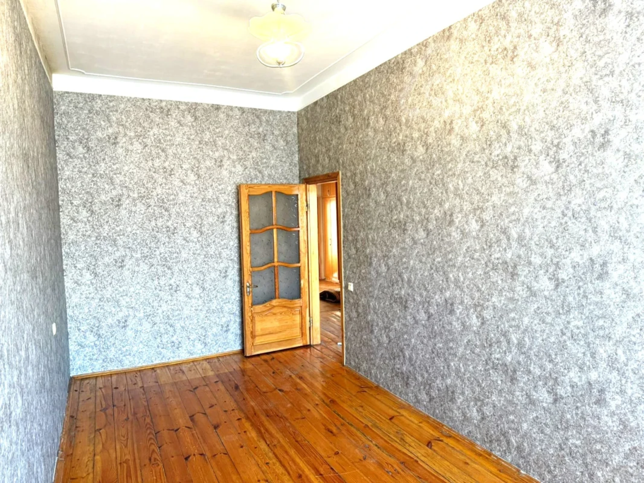 Kirayə verilir 3 otaqlı köhnə tikili 95 m²