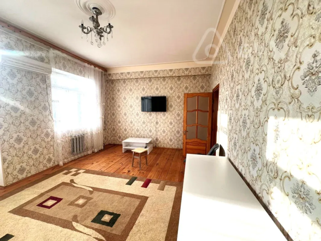 Kirayə verilir 3 otaqlı köhnə tikili 95 m²