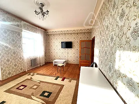 Kirayə verilir 3 otaqlı köhnə tikili 95 m²