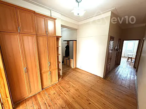 Kirayə verilir 3 otaqlı köhnə tikili 95 m²