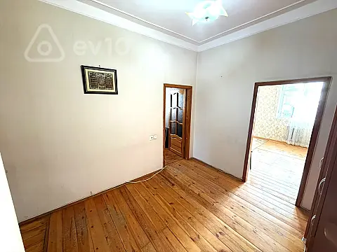 Kirayə verilir 3 otaqlı köhnə tikili 95 m²
