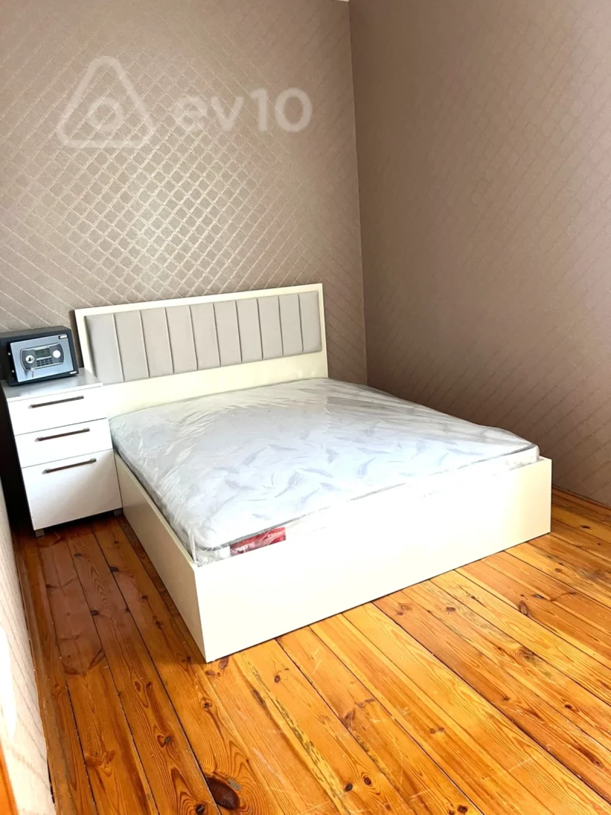 Kirayə verilir 3 otaqlı köhnə tikili 95 m²