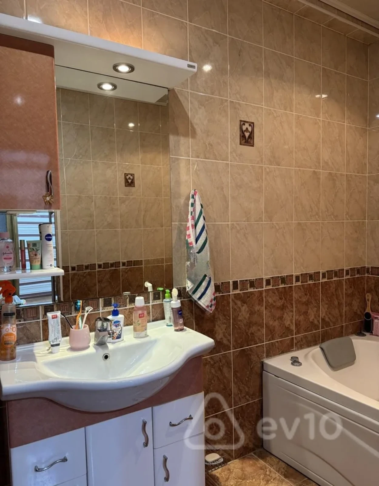 Satılır 3 otaqlı yeni tikili 137 m²