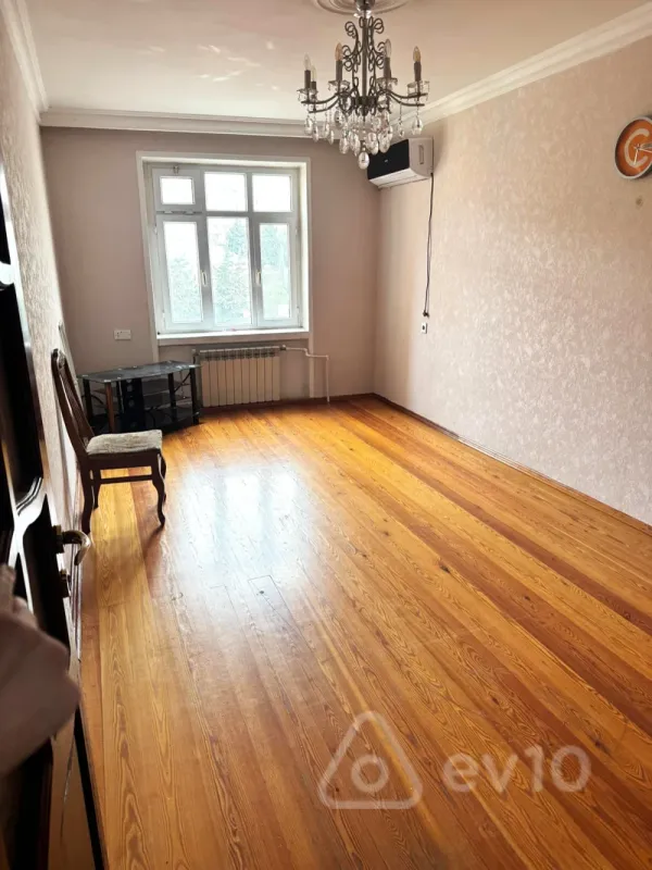 Kirayə verilir 3 otaqlı köhnə tikili 65 m²