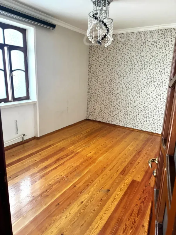 Kirayə verilir 3 otaqlı köhnə tikili 65 m²