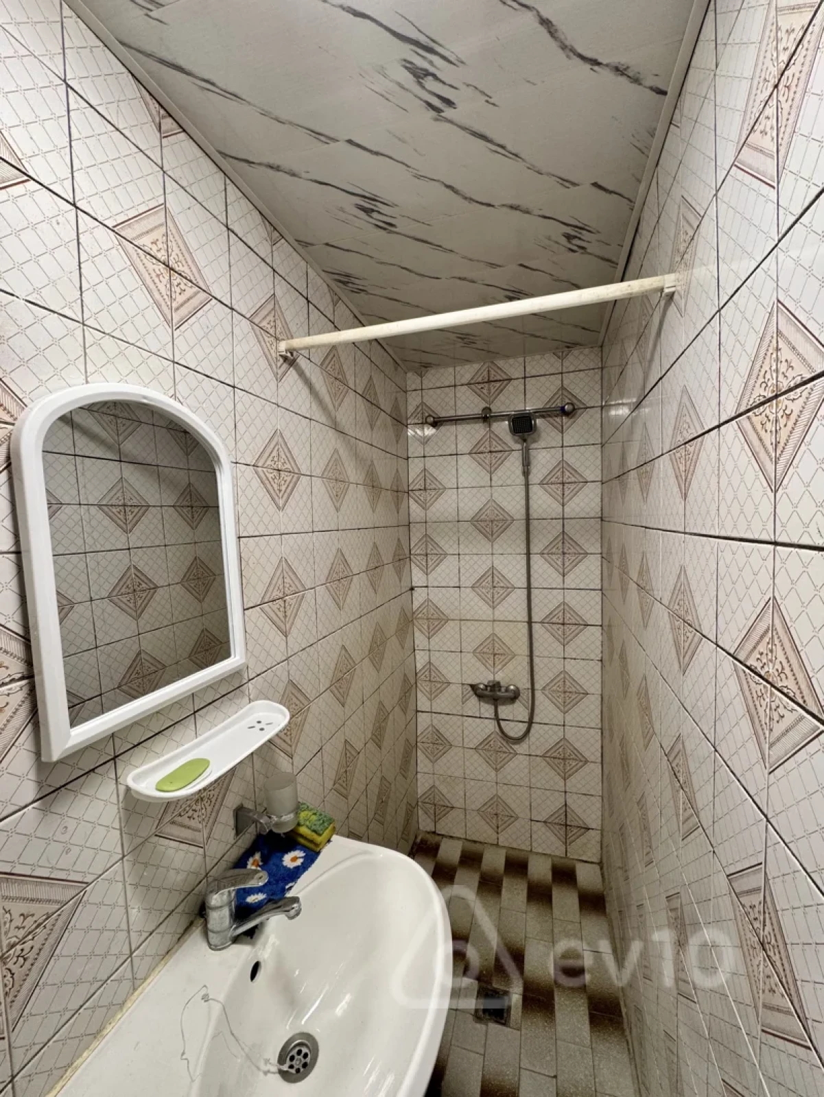 Kirayə verilir 2 otaqlı köhnə tikili 55 m²