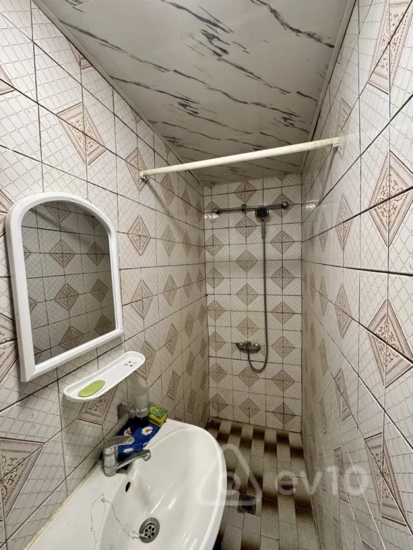 Kirayə verilir 2 otaqlı köhnə tikili 55 m²