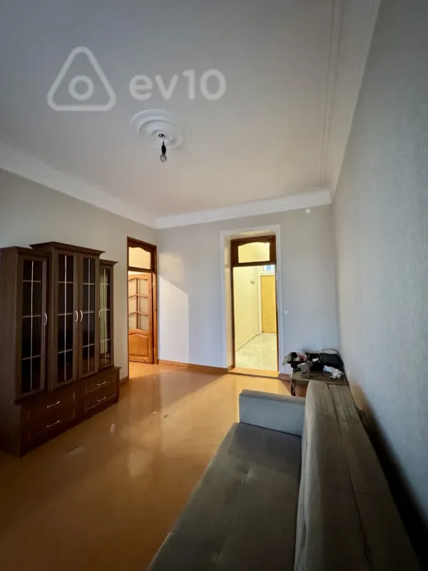 Kirayə verilir 2 otaqlı köhnə tikili 55 m²