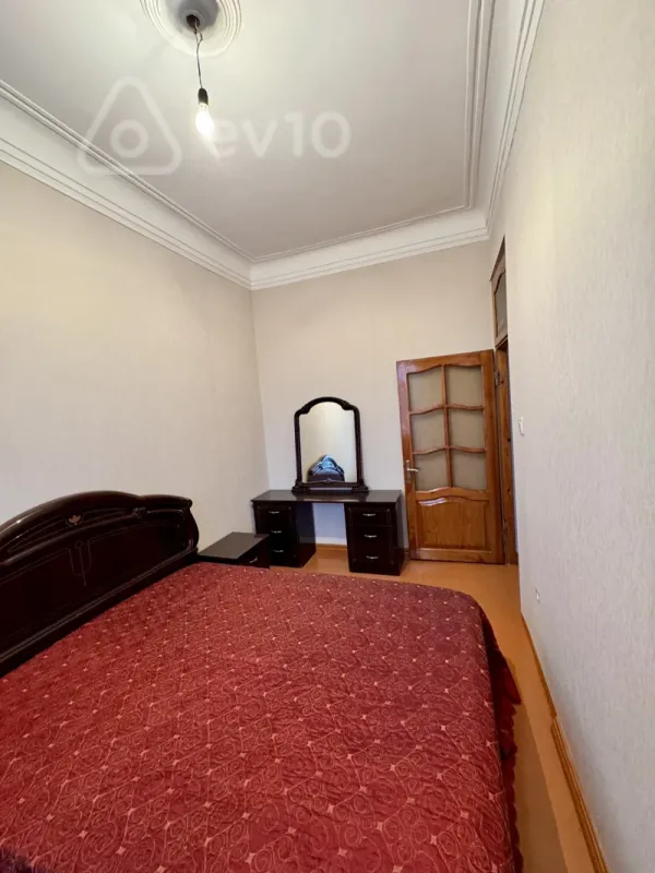 Kirayə verilir 2 otaqlı köhnə tikili 55 m²