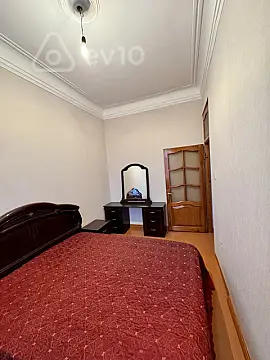 Kirayə verilir 2 otaqlı köhnə tikili 55 m²