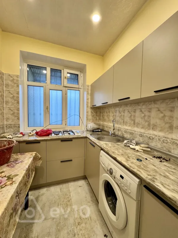 Kirayə verilir 2 otaqlı köhnə tikili 55 m²
