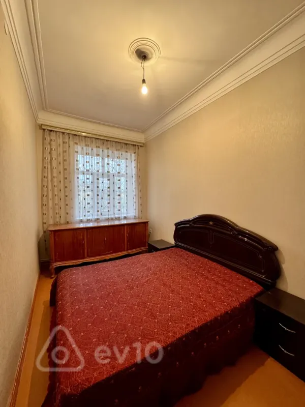 Kirayə verilir 2 otaqlı köhnə tikili 55 m²