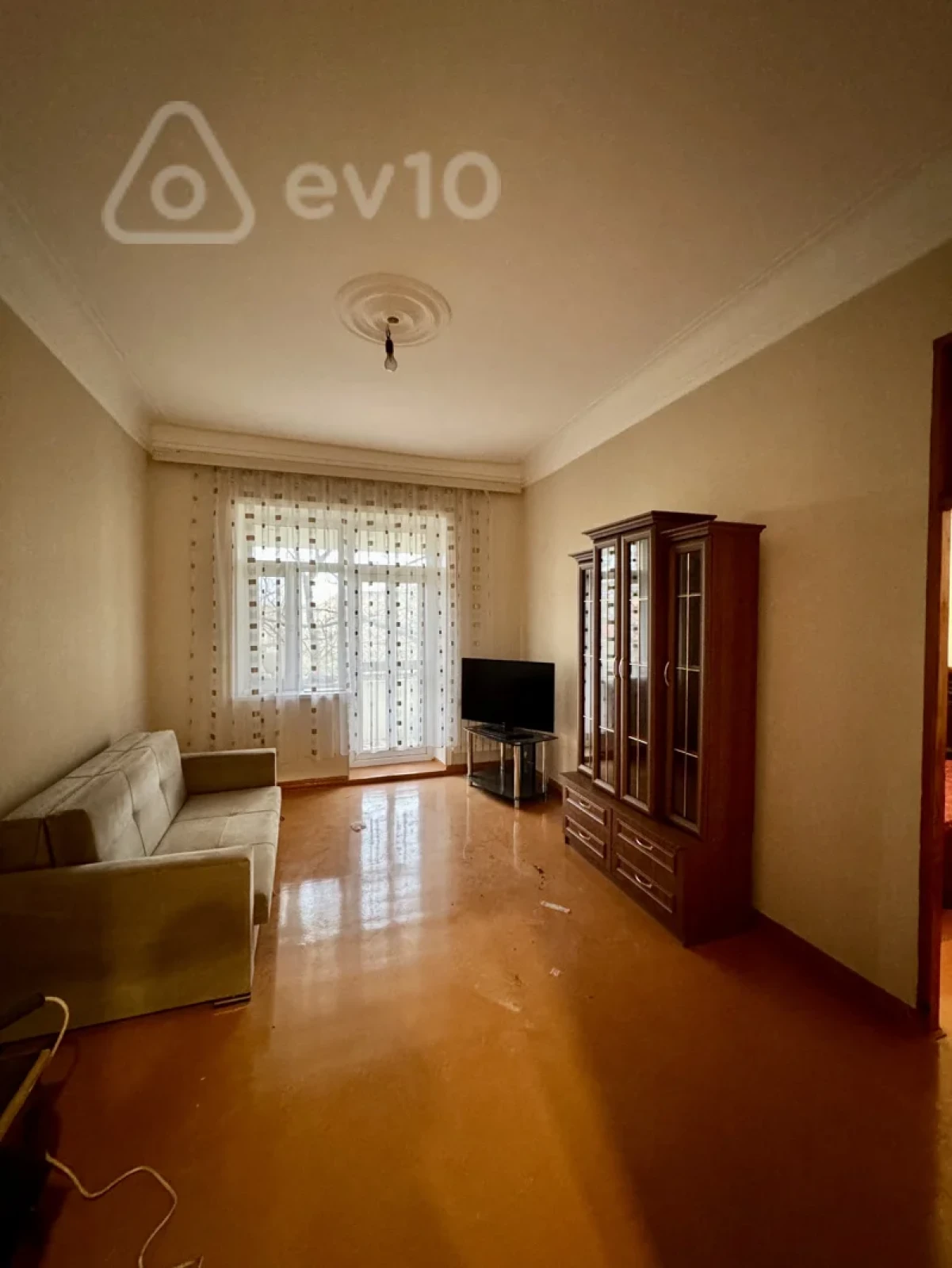 Kirayə verilir 2 otaqlı köhnə tikili 55 m²