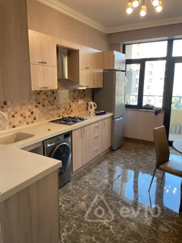 Kirayə verilir 3 otaqlı yeni tikili 102 m²