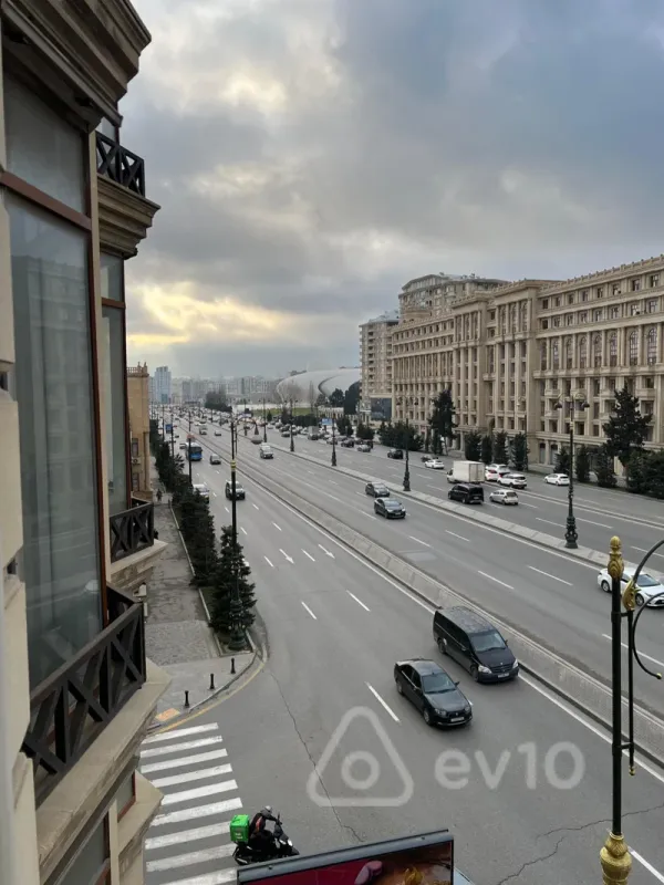 Satılır 6 otaqlı yeni tikili 280 m²