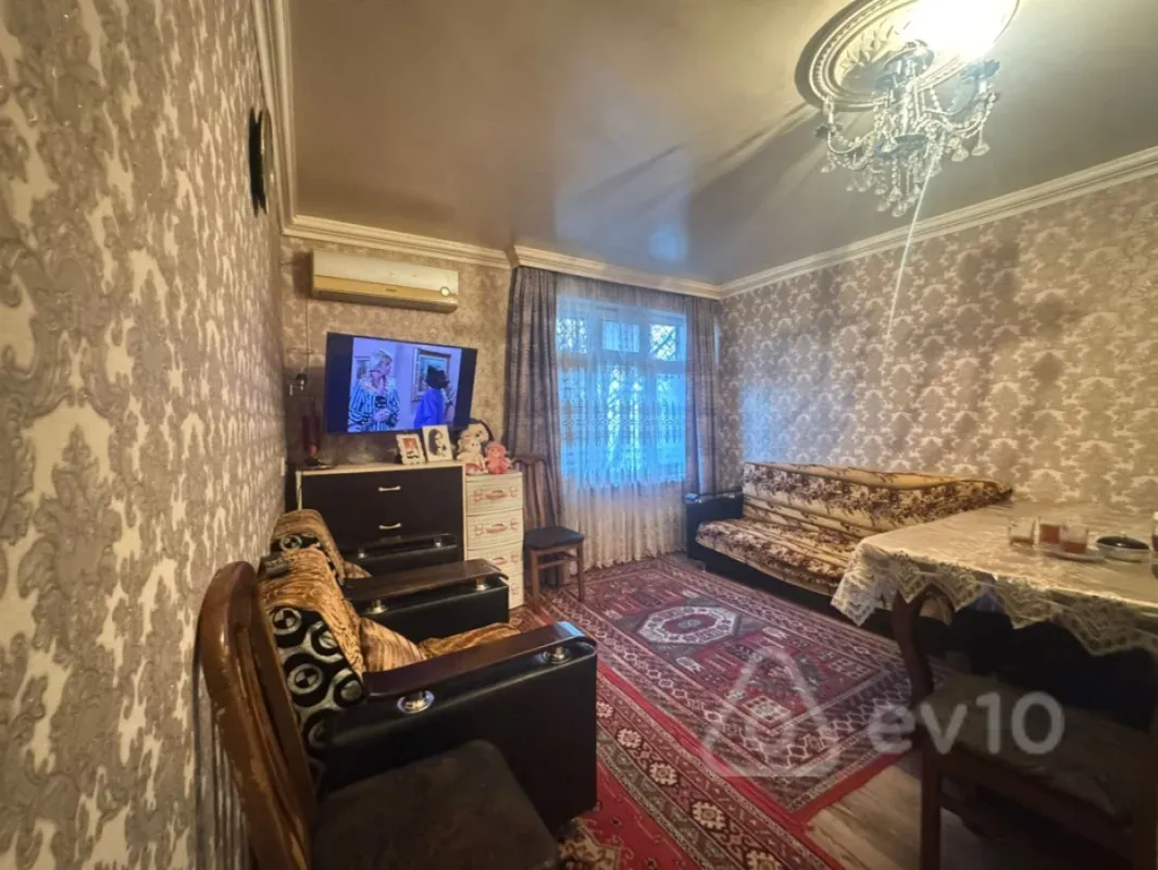 Satılır 2 otaqlı köhnə tikili 50 m²