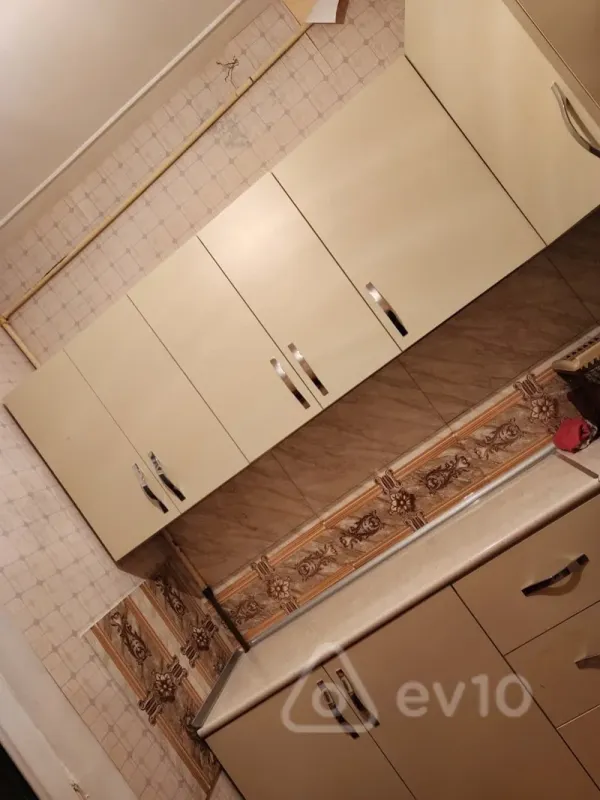 Kirayə verilir 1 otaqlı köhnə tikili 41 m²
