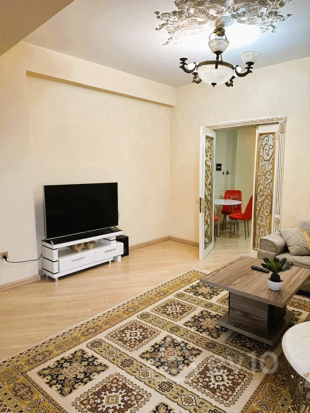 Kirayə verilir 3 otaqlı yeni tikili 100 m²