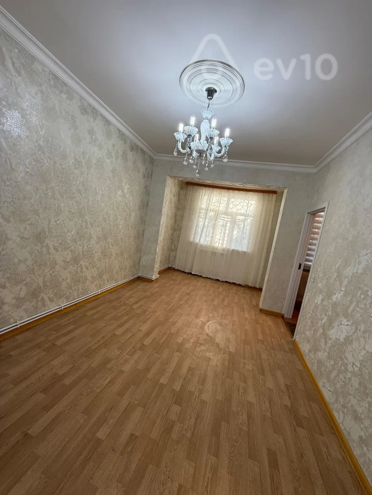 Kirayə verilir 2 otaqlı köhnə tikili 60 m²