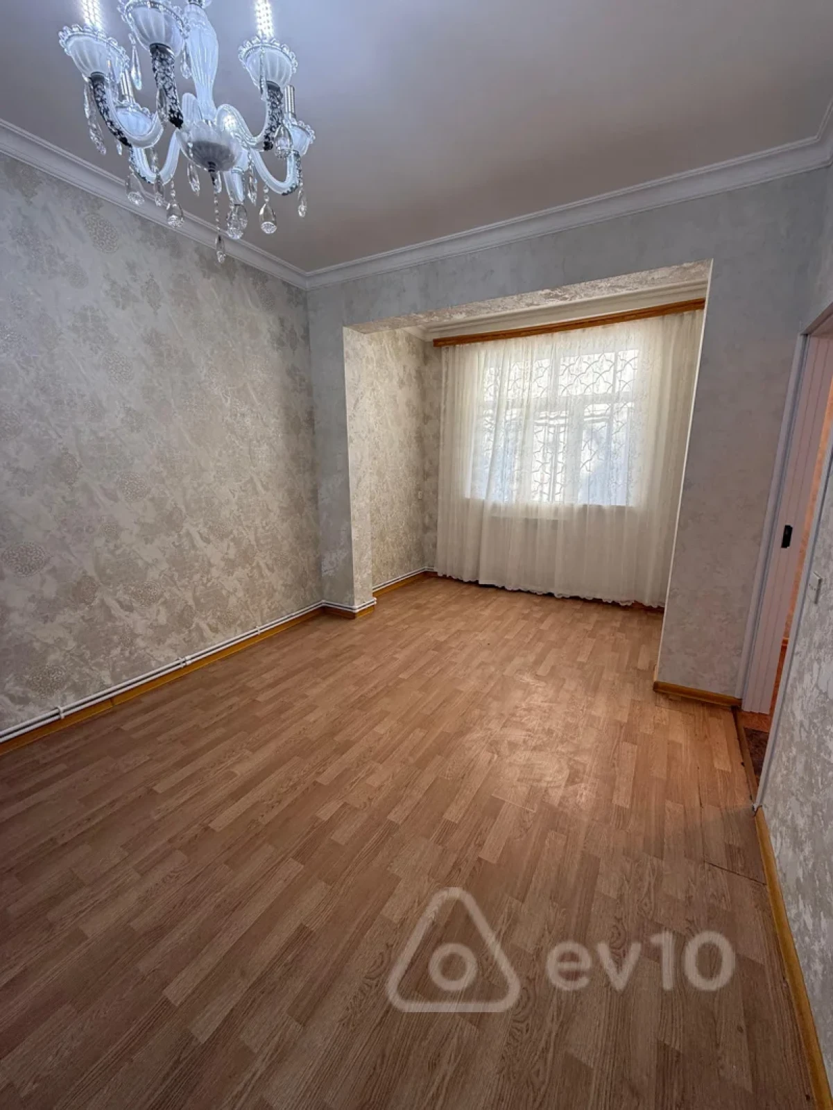 Kirayə verilir 2 otaqlı köhnə tikili 60 m²