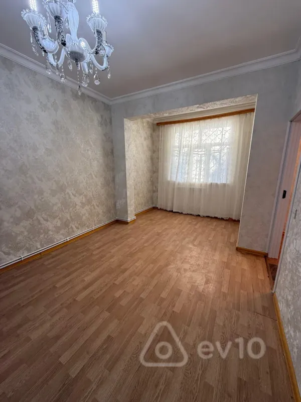 Kirayə verilir 2 otaqlı köhnə tikili 60 m²
