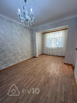 Kirayə verilir 2 otaqlı köhnə tikili 60 m²