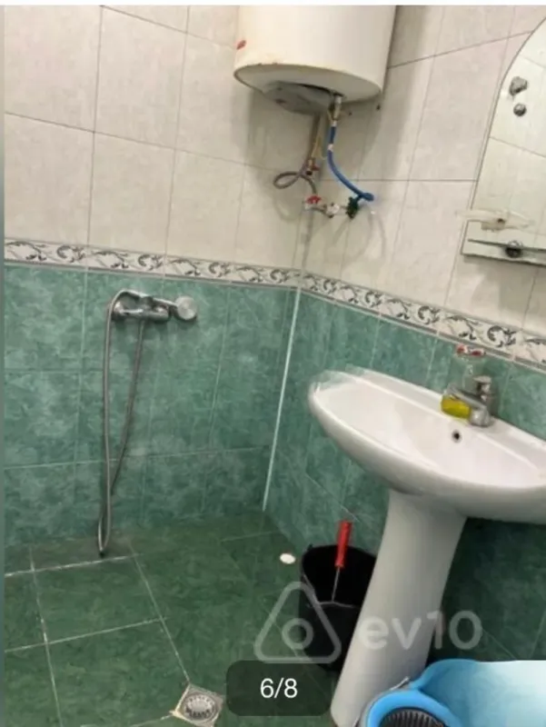 Kirayə verilir 2 otaqlı köhnə tikili 60 m²