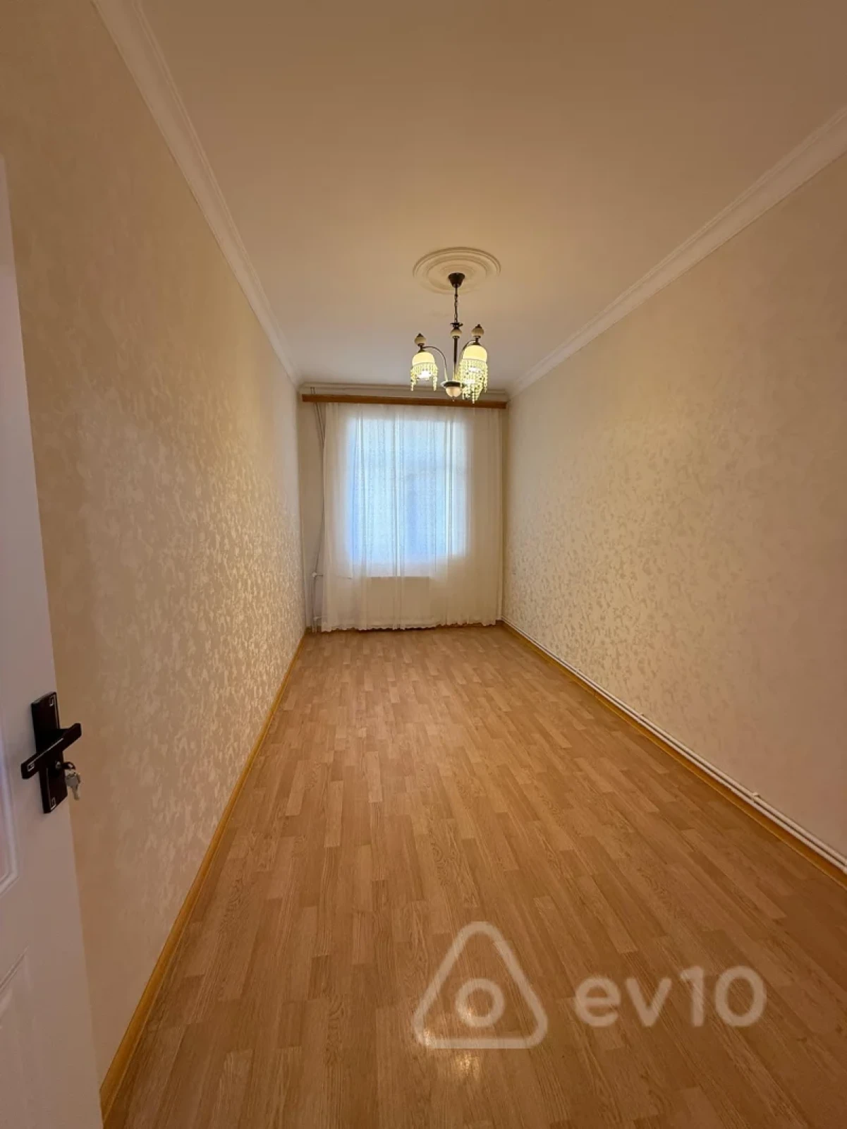 Kirayə verilir 2 otaqlı köhnə tikili 60 m²
