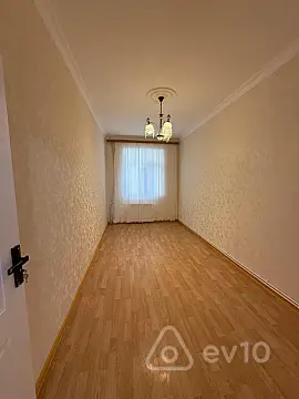 Kirayə verilir 2 otaqlı köhnə tikili 60 m²