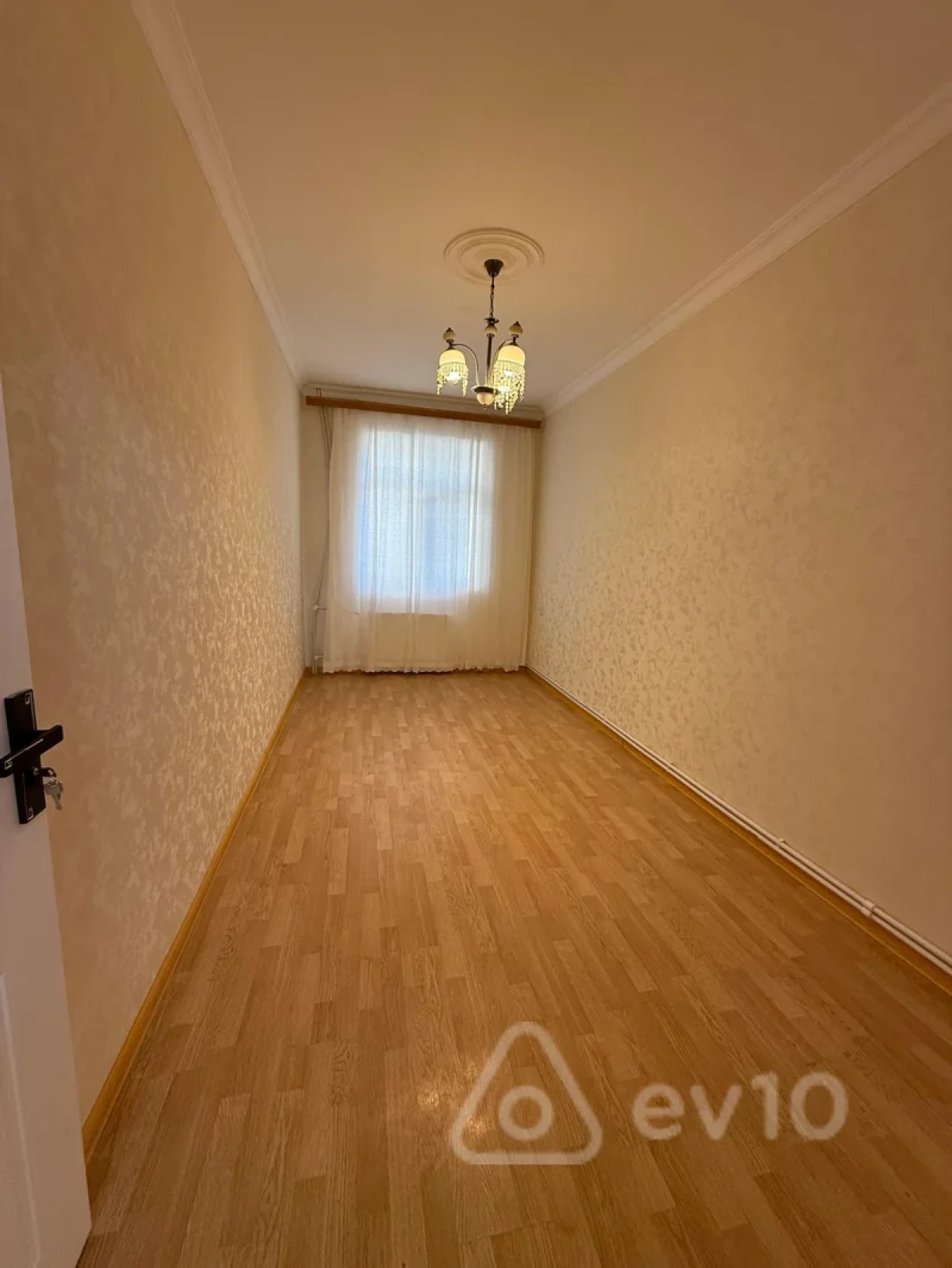 Kirayə verilir 2 otaqlı köhnə tikili 60 m²