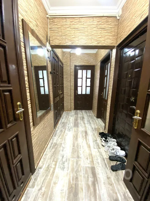 Kirayə verilir 2 otaqlı köhnə tikili 65 m²