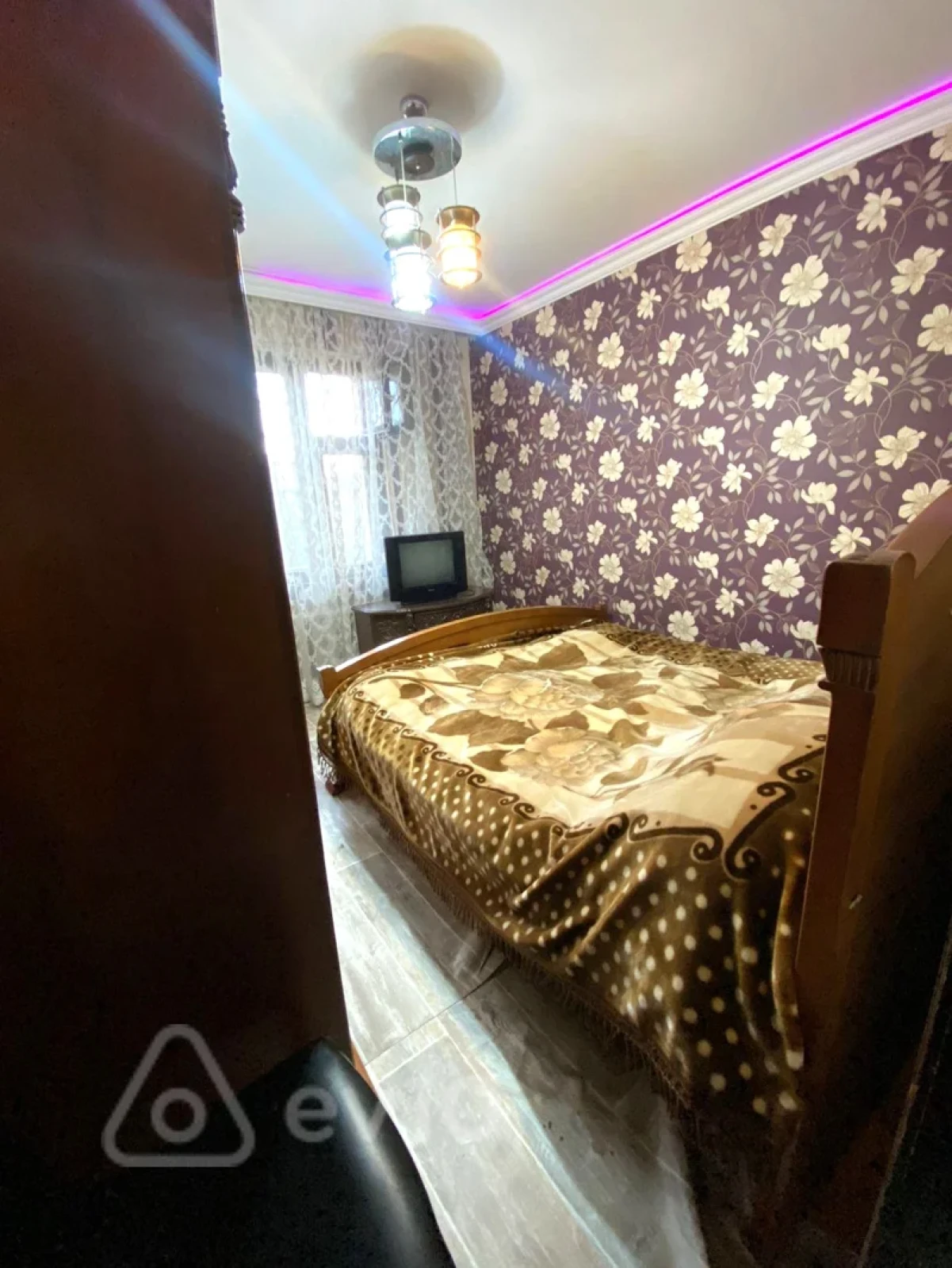 Kirayə verilir 2 otaqlı köhnə tikili 65 m²