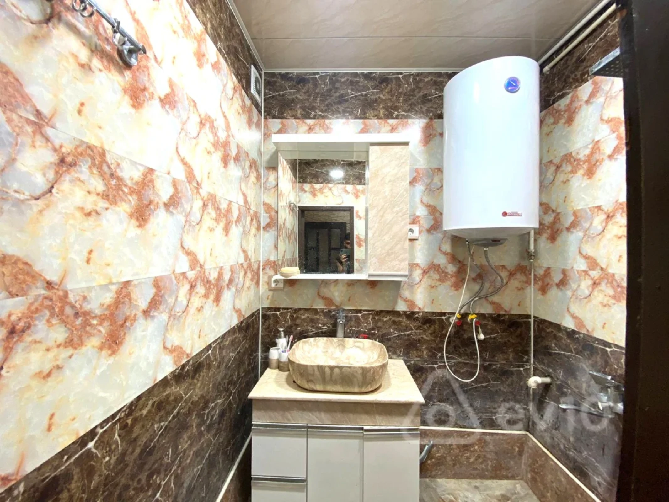 Kirayə verilir 2 otaqlı köhnə tikili 65 m²