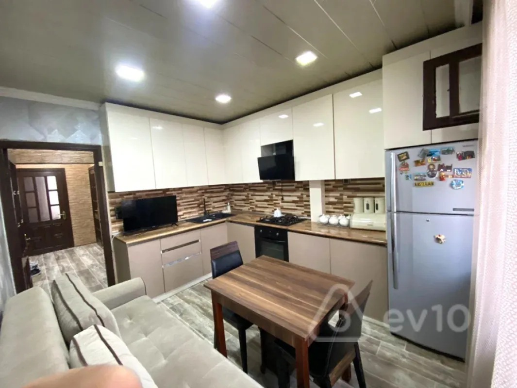 Kirayə verilir 2 otaqlı köhnə tikili 65 m²