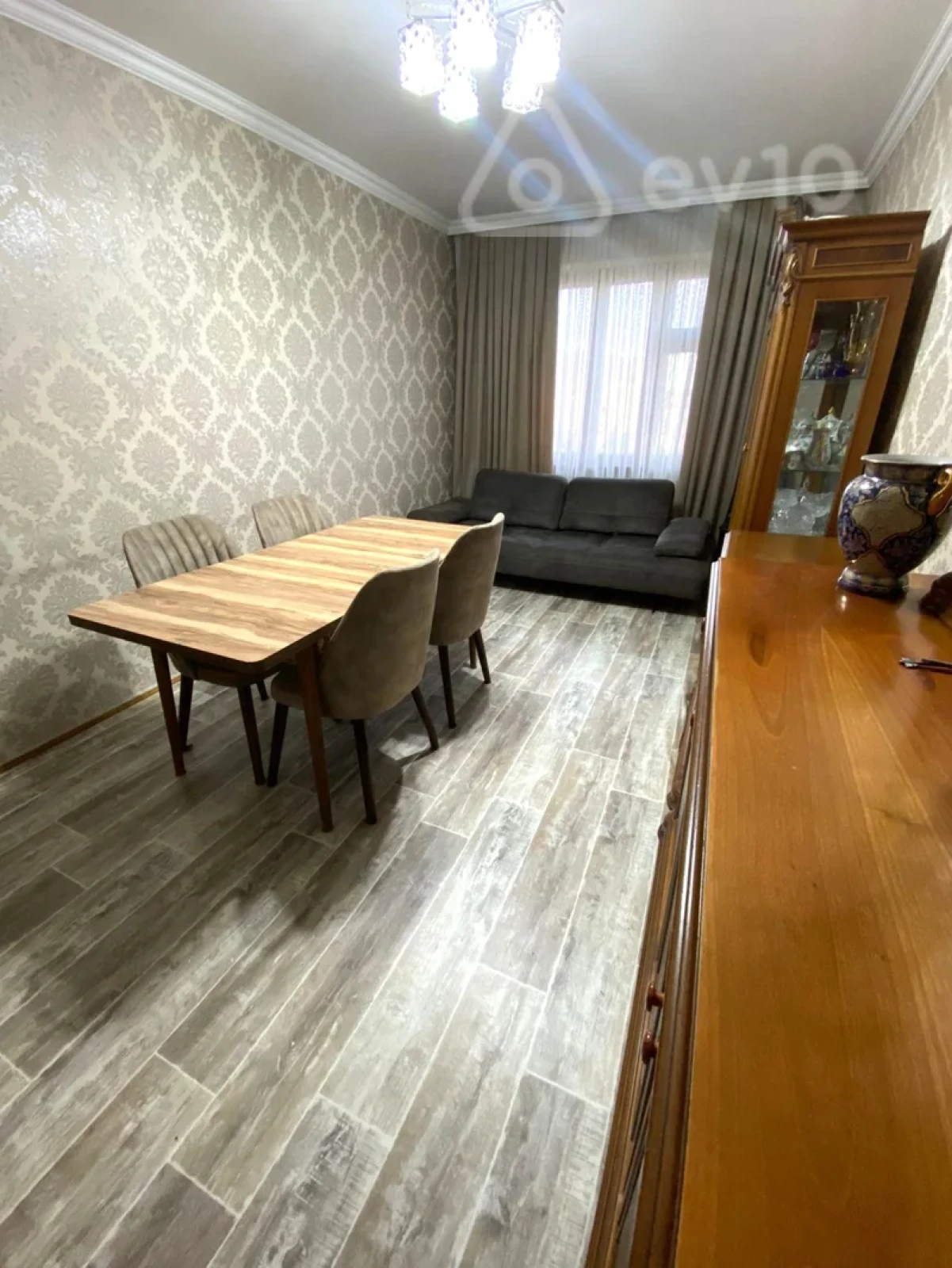 Kirayə verilir 2 otaqlı köhnə tikili 65 m²