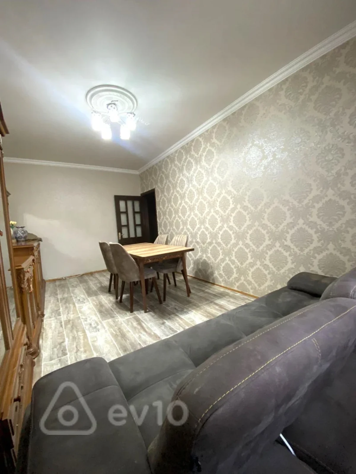 Kirayə verilir 2 otaqlı köhnə tikili 65 m²