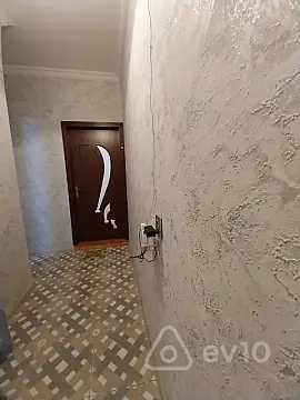 Kirayə verilir 2 otaqlı köhnə tikili 55 m²