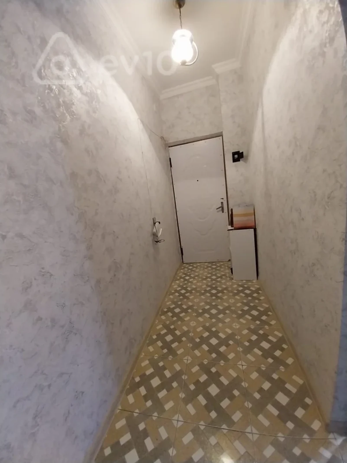 Kirayə verilir 2 otaqlı köhnə tikili 55 m²