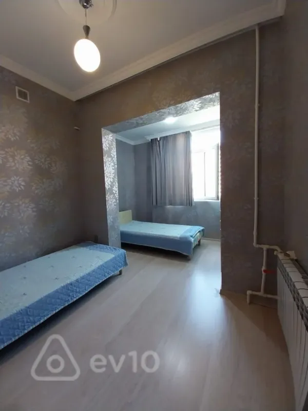 Kirayə verilir 2 otaqlı köhnə tikili 55 m²